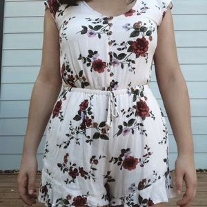 cute red & green floral romper 🌿🌿